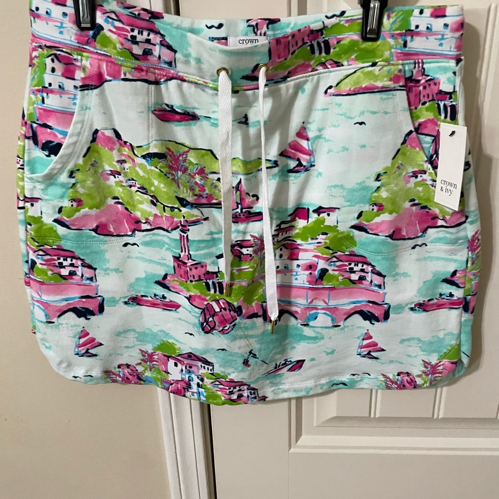 Crown & Ivy skort, size medium